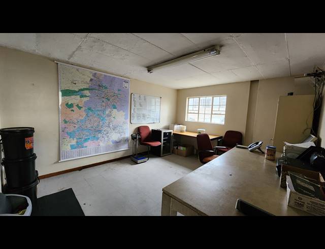 450M² WAREHOUSE TO LET IN EASTLEIGH